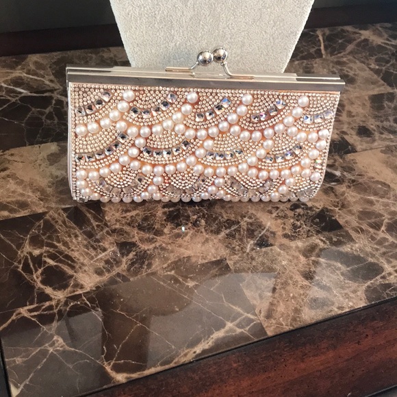 🆕 Gorgeous Rhinestone and Pearl evening clutch. - Picture 2 of 11